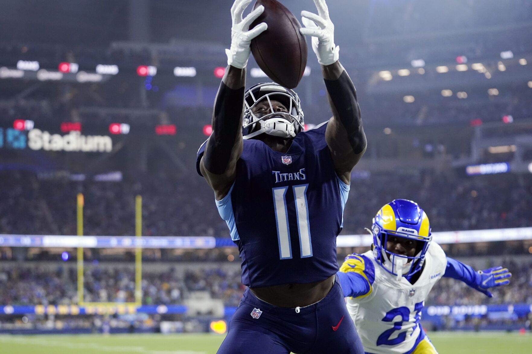 APTOPIX Titans Rams Football